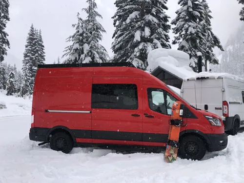 Winter van camping
